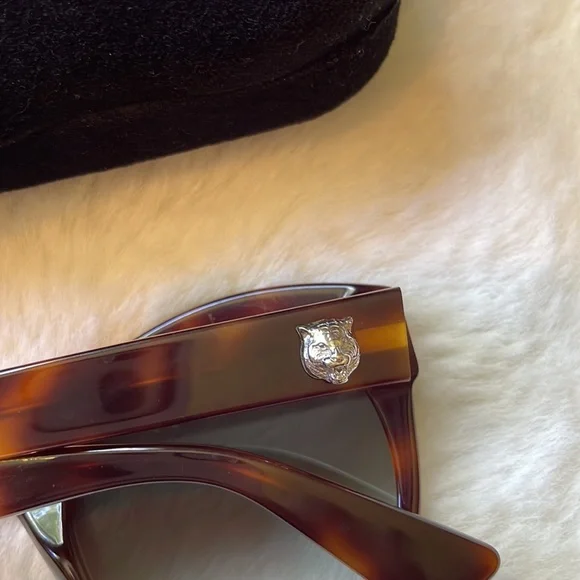 Gucci GG0028 Sunglasses feature an oversized cat-eye shape for women in brown. - Picture 7 of 11